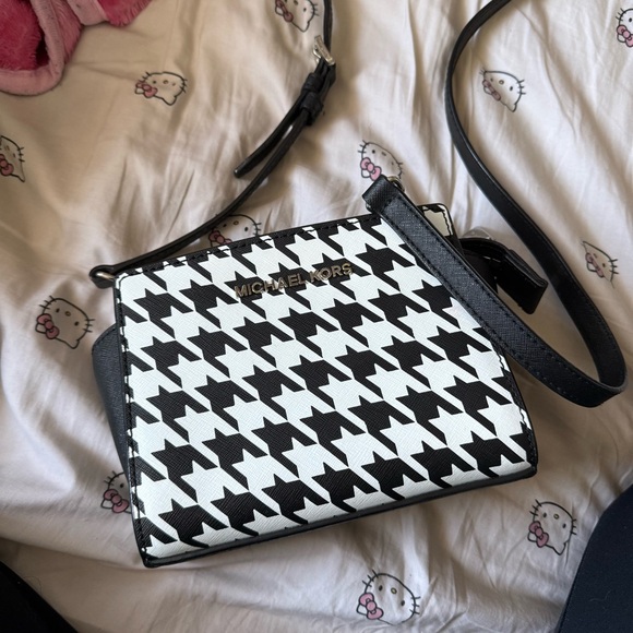 Michael Kors Black and White Houndstooth Women's Bag - Picture 1 of 8